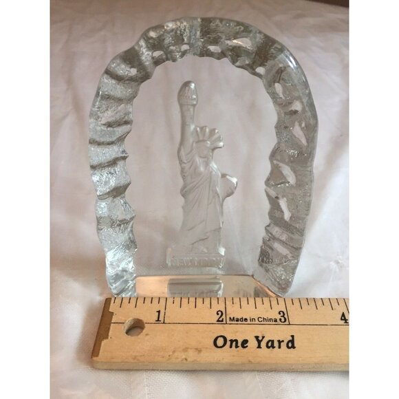 New‎ York Glass Statue Of Liberty 4.5” Paperweight Souvenir Chiseled Etched Look - Picture 8 of 8